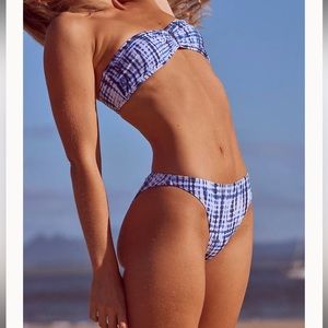 Free People NWT Bikini bottoms. Size XS.